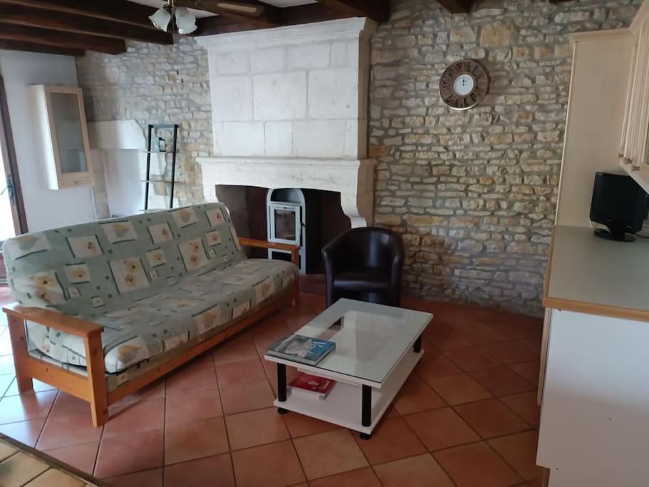 Charmante Maison En Pierres Sainte-Radégonde-des-Noyers Kültér fotó