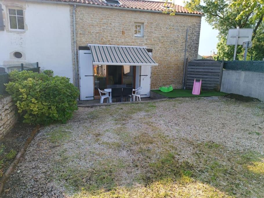 Charmante Maison En Pierres Sainte-Radégonde-des-Noyers Kültér fotó