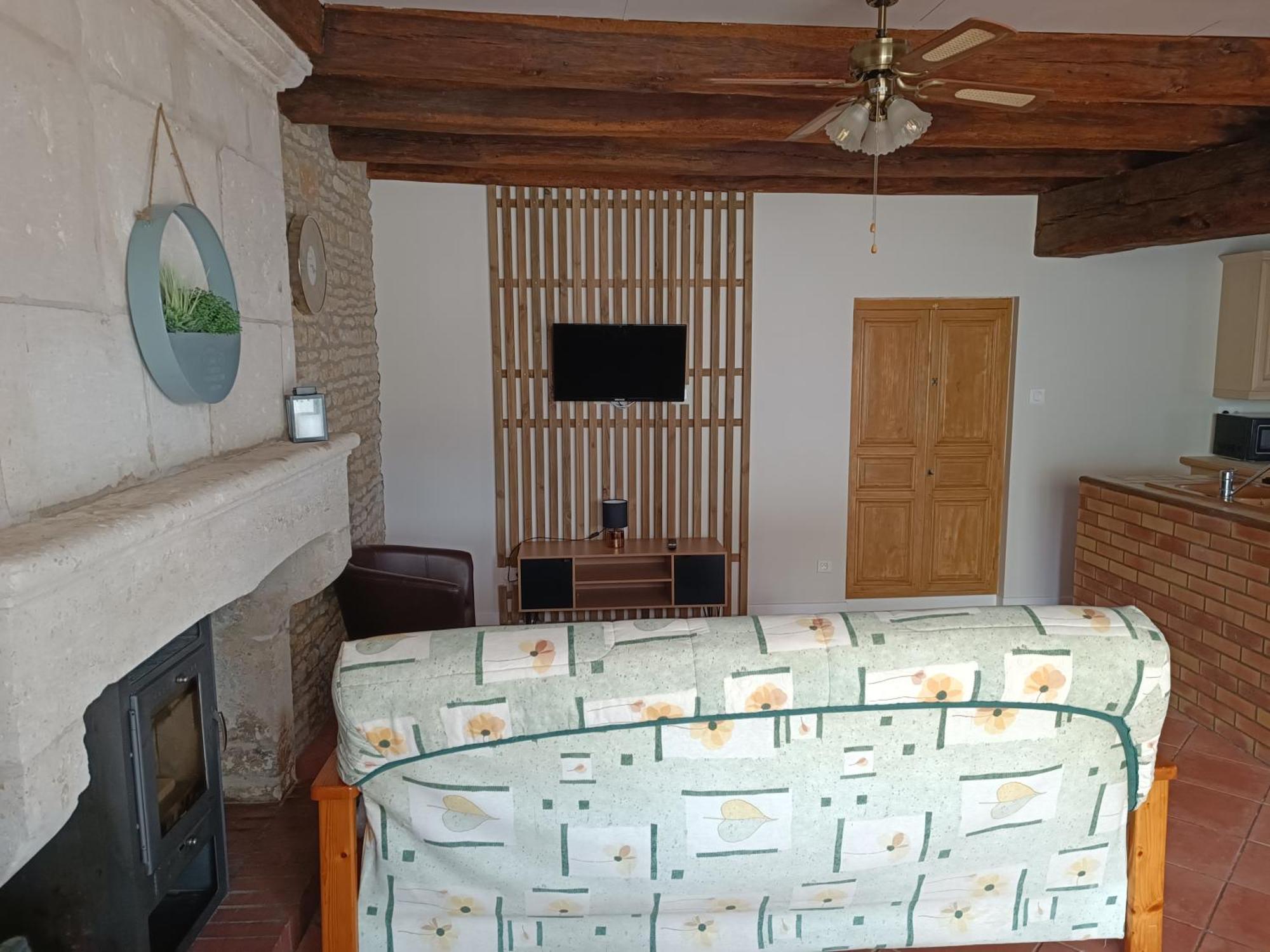 Charmante Maison En Pierres Sainte-Radégonde-des-Noyers Kültér fotó